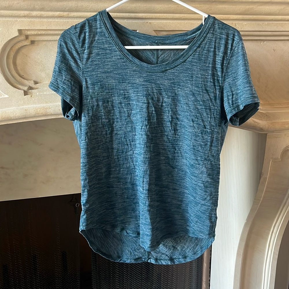 Lululemon blue tee shirt
